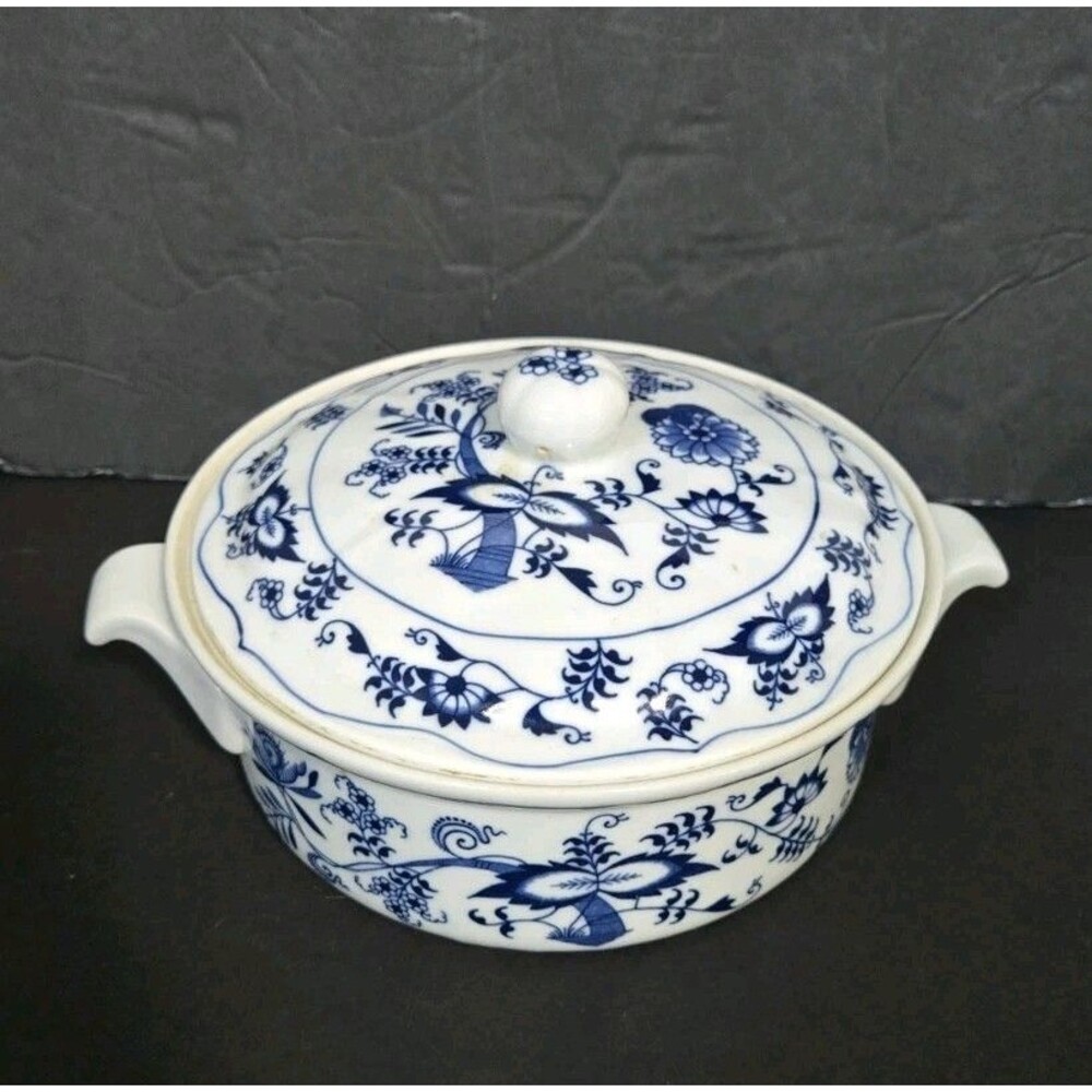 Blue Danube Blue Onion Japan 8"  Round Covered Casserole Vintage